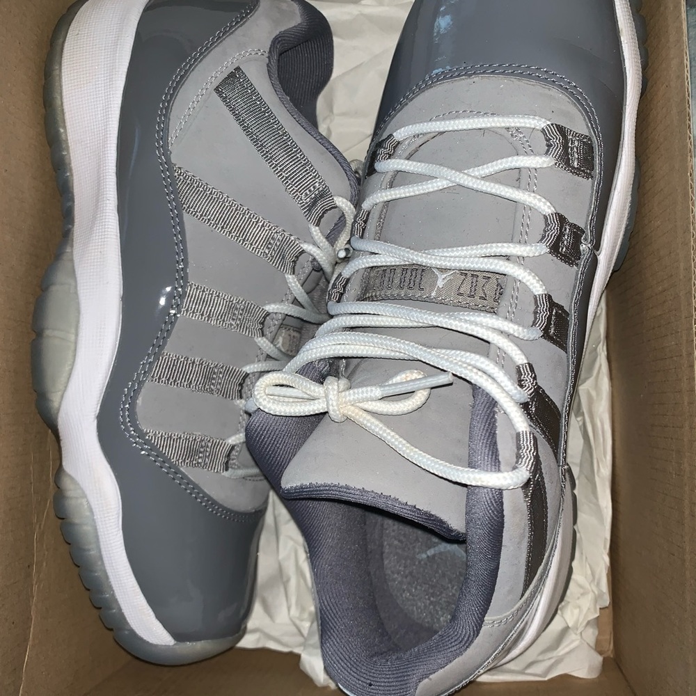Air Jordan 11 lows Grey